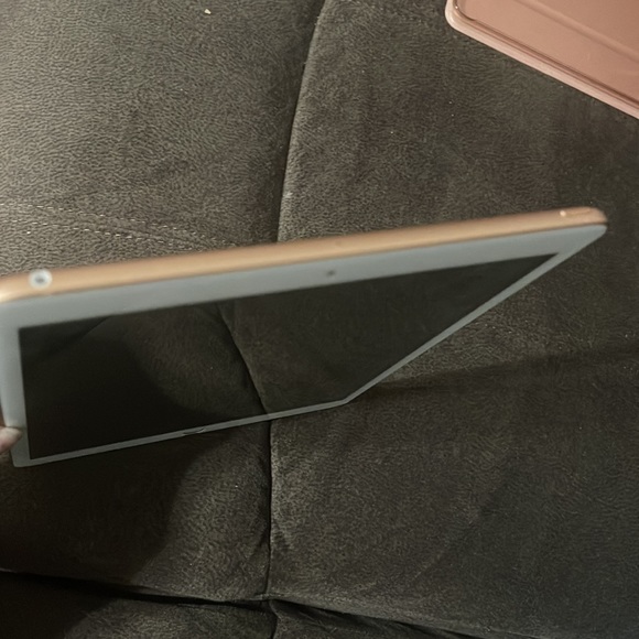 iPad 8th generation - Picture 3 of 5